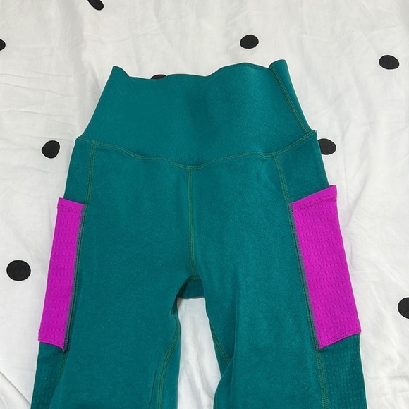 Fabletics High-Waisted Dark Jade/Fiesta SculptKnit Pocket Legging - Picture 4 of 9